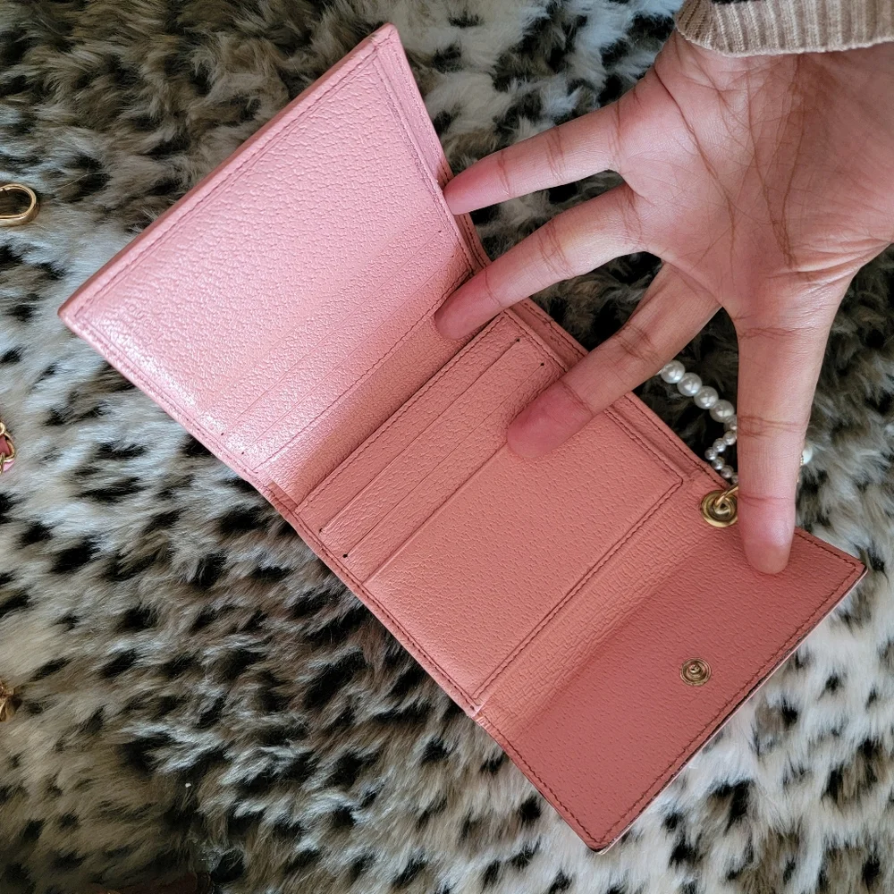 SALE🎉 Authentic Gucci Pink Leather Compact Wallet - Picture 10 of 13
